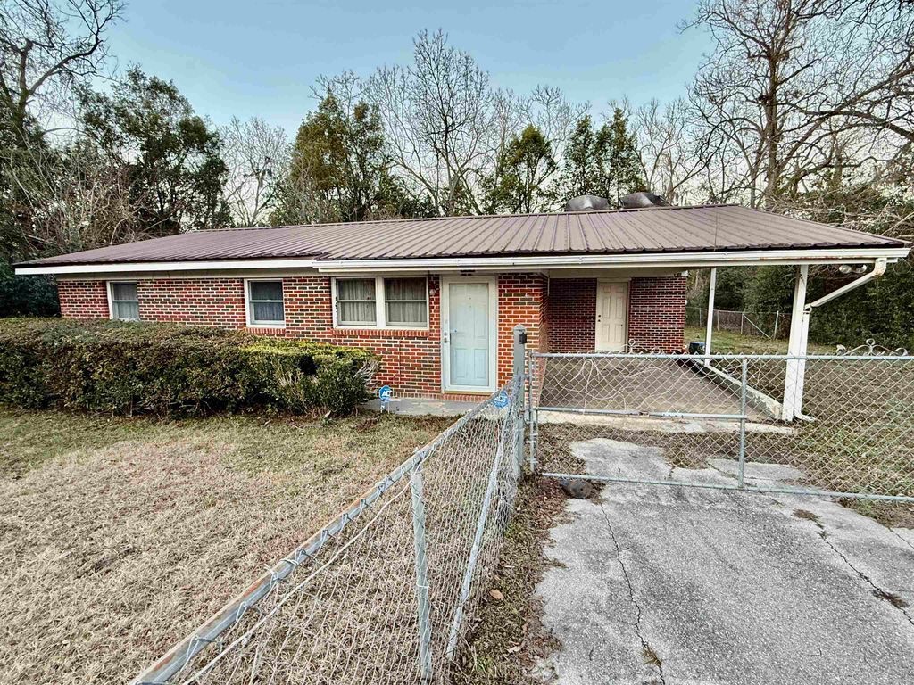 Photo of 670 Poplar Street, Monticello, FL 32344 (MLS # 399392)