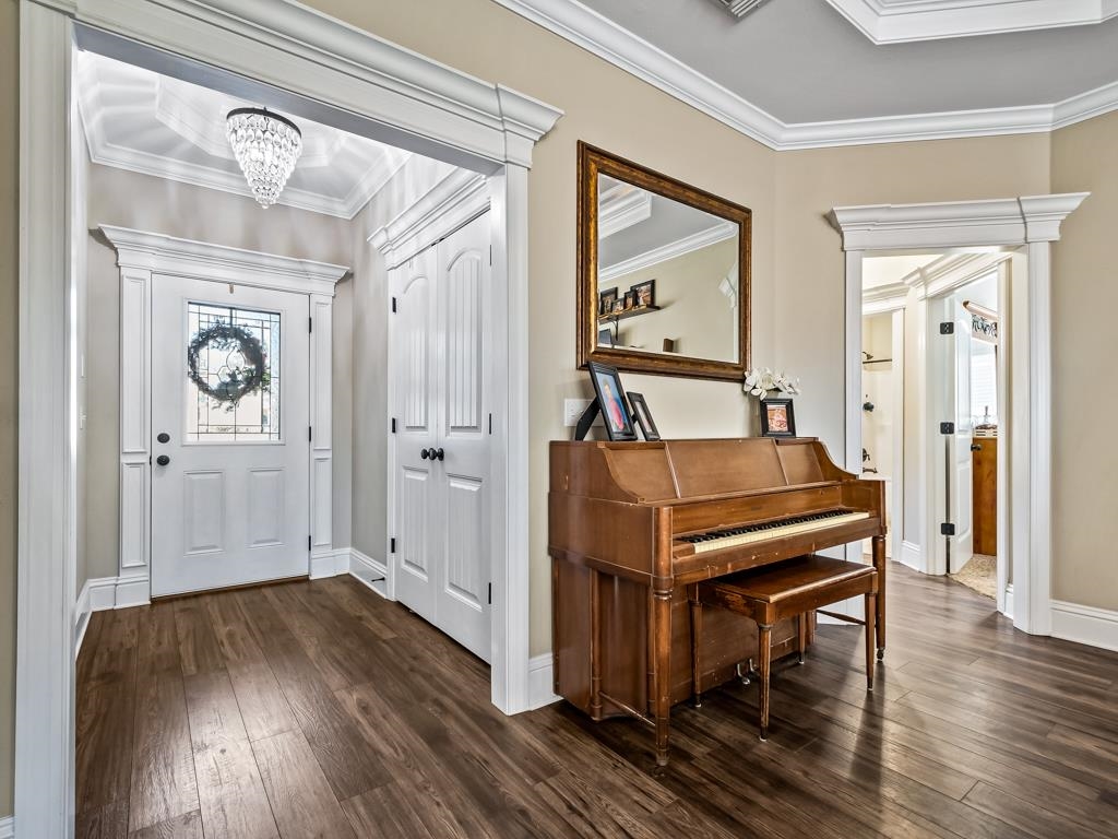186 Carousel Circle