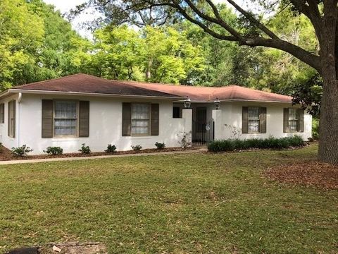 Photo of 2832 S Shamrock Street, Tallahassee, FL 32309 (MLS # 400458)