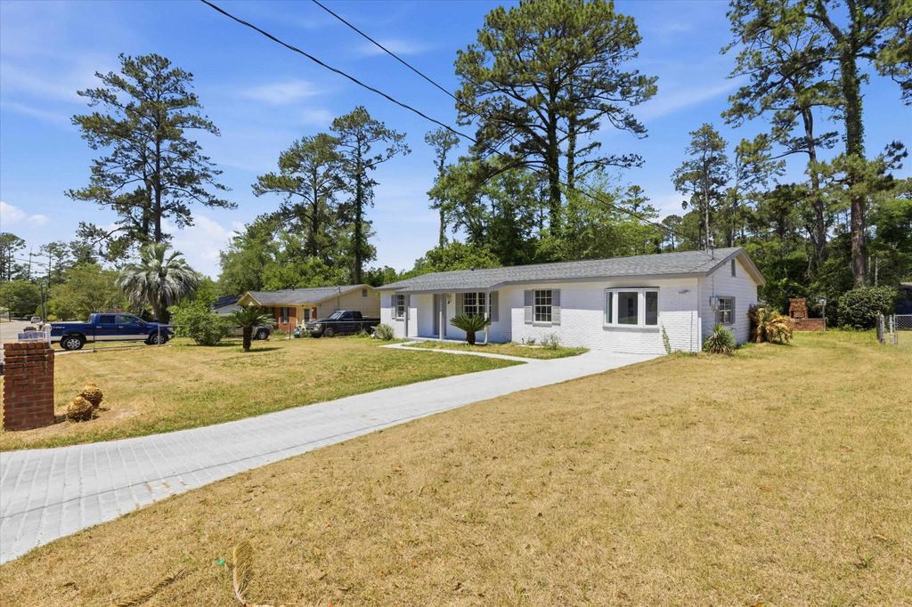 Photo of 412 Georgetown Drive, Tallahassee, FL 32305 (MLS # 398824)
