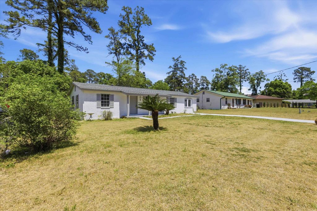 Photo of 412 Georgetown Drive, Tallahassee, FL 32305 (MLS # 398824)