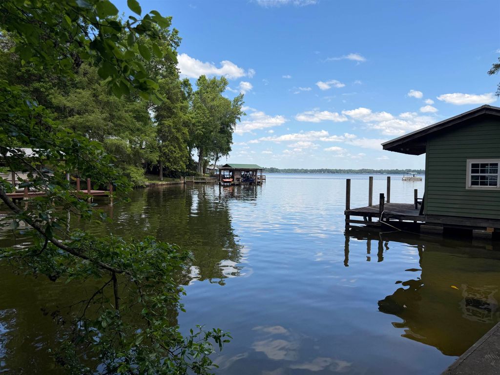 Photo of 20180 Edgewater Court, Tallahassee, FL 32310 (MLS # 398626)