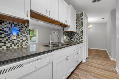 Tiny photo for 151 W Whetherbine Way, Tallahassee, FL 32301 (MLS # 402767)
