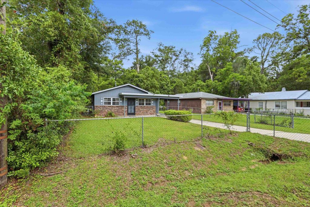 Photo of 2724 Lake Henrietta Street, Tallahassee, FL 32310 (MLS # 401360)