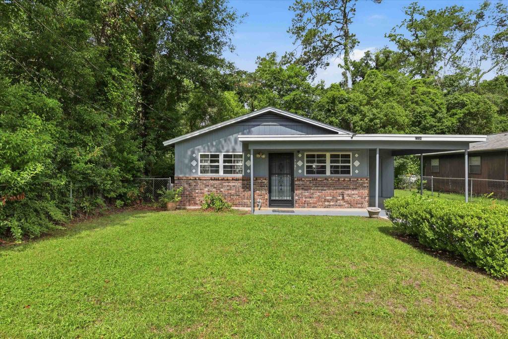 Photo of 2724 Lake Henrietta Street, Tallahassee, FL 32310 (MLS # 401360)