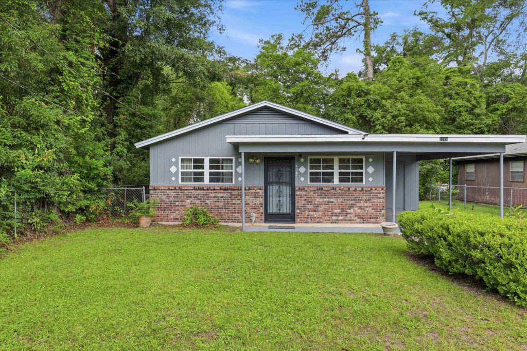 Photo of 2724 Lake Henrietta Street, Tallahassee, FL 32310 (MLS # 401360)