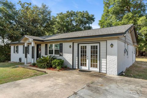 Photo of 5500 DEBBIE Drive, Tallahassee, FL 32310 (MLS # 390799)
