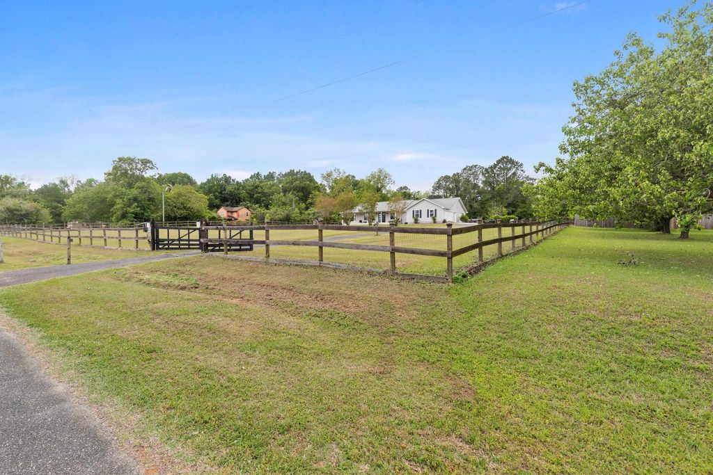 Photo of 1386 Tung Hill Drive, Tallahassee, FL 32317 (MLS # 398326)