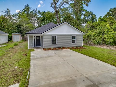 A home in CRAWFORDVILLE