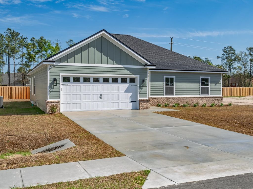 Photo of 10 Divine Loop, Crawfordville, FL 32327 (MLS # 398101)
