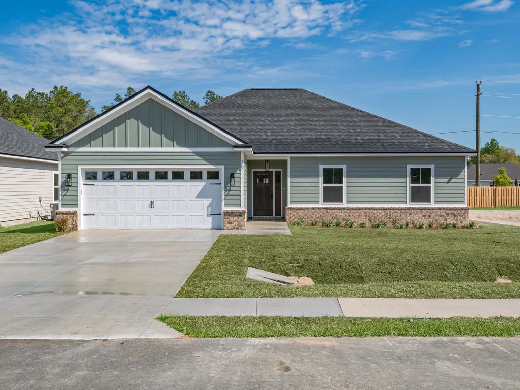 Photo of 10 Divine Loop, Crawfordville, FL 32327 (MLS # 398101)