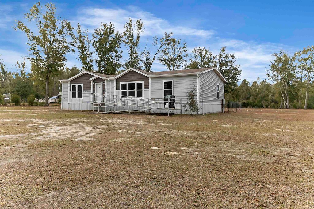 Photo of 616 NE Hillside Terrace Street, Lee, FL 32059 (MLS # 395276)