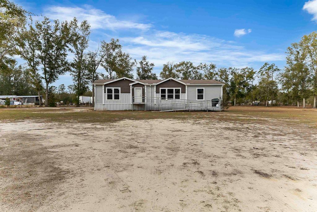 Photo of 616 NE Hillside Terrace Street, Lee, FL 32059 (MLS # 395276)