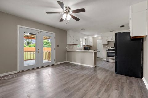 Tiny photo for 4068 English Road, Marianna, FL 32448 (MLS # 399157)