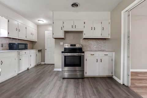 Tiny photo for 4068 English Road, Marianna, FL 32448 (MLS # 399157)