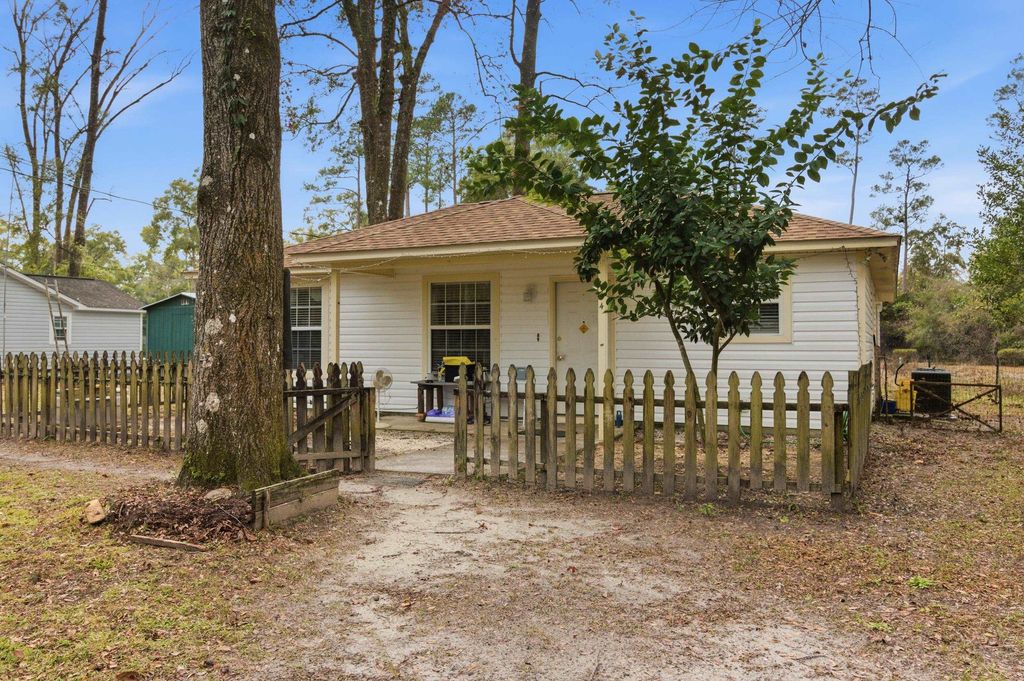 Photo of 54 Beeler Rd, Crawfordville, FL 32327 (MLS # 394536)