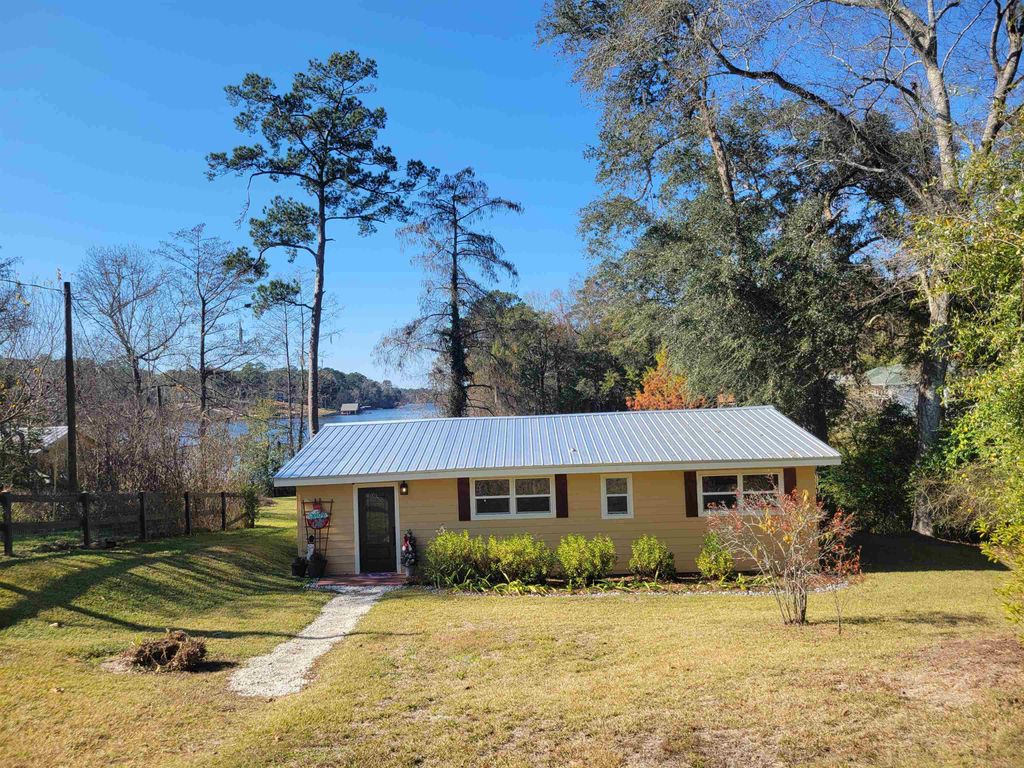 Photo of 18842 Star Hill Lane, Tallahassee, FL 32310 (MLS # 394342)