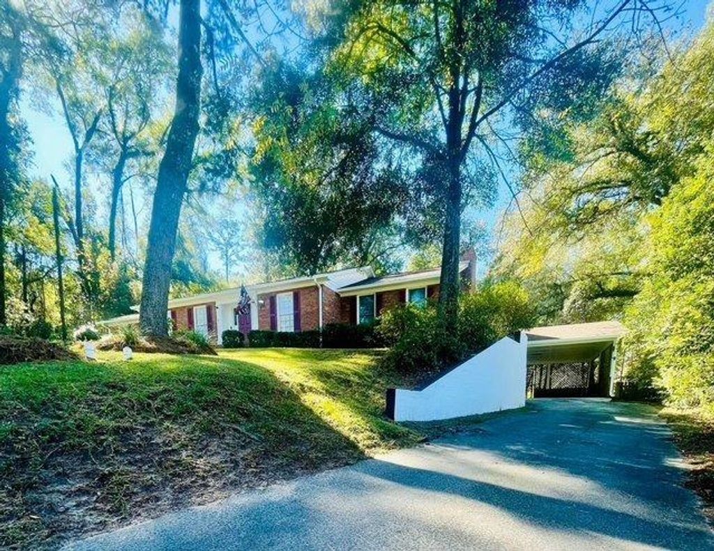 Photo of 610 N CALHOUN Street, Quincy, FL 32351 (MLS # 396693)