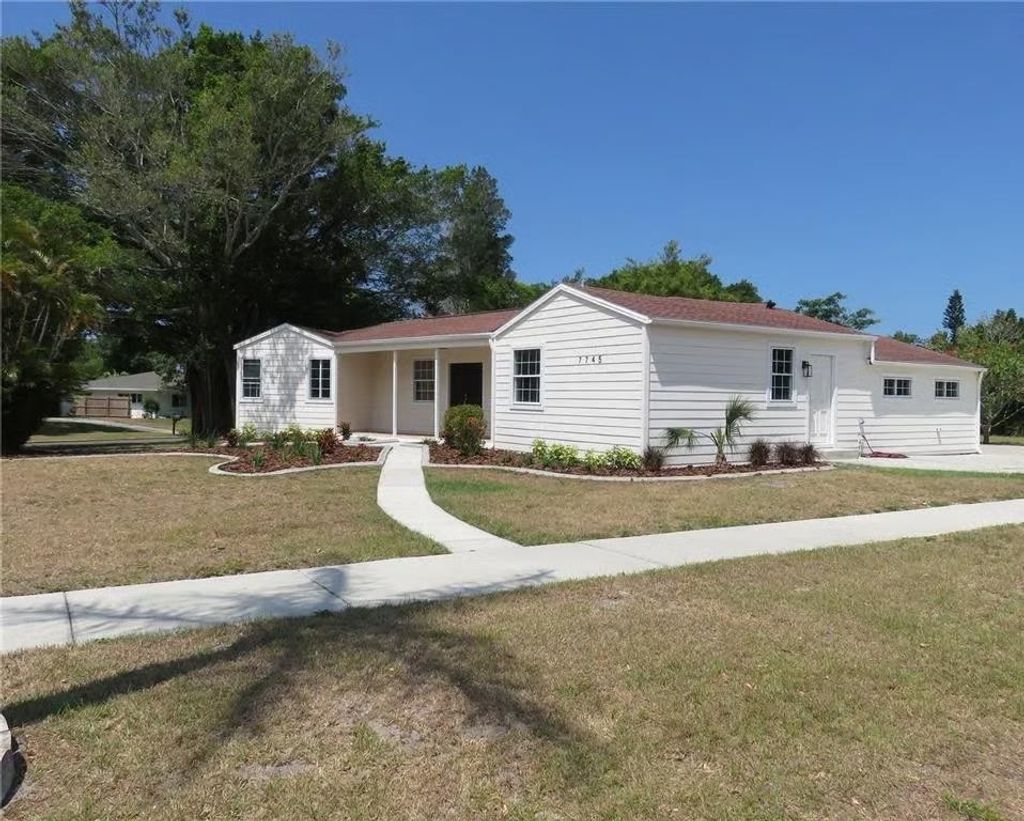 Photo of 7745 Westmoreland Drive, Other Florida, FL 34243 (MLS # 399268)