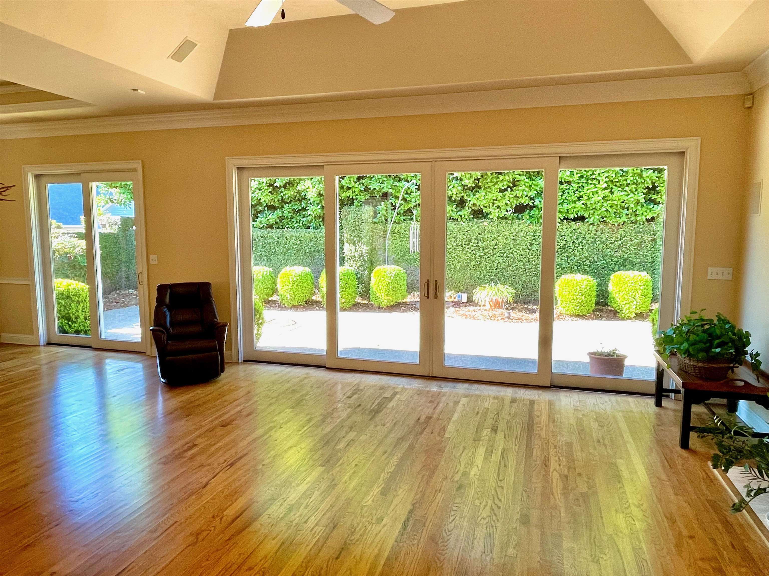 813 Greenbrier Lane