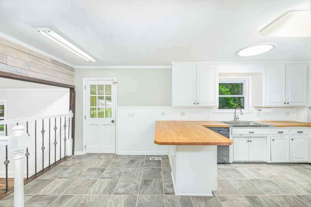 Photo of 3750 Shamrock West Street, Tallahassee, FL 32309 (MLS # 402047)