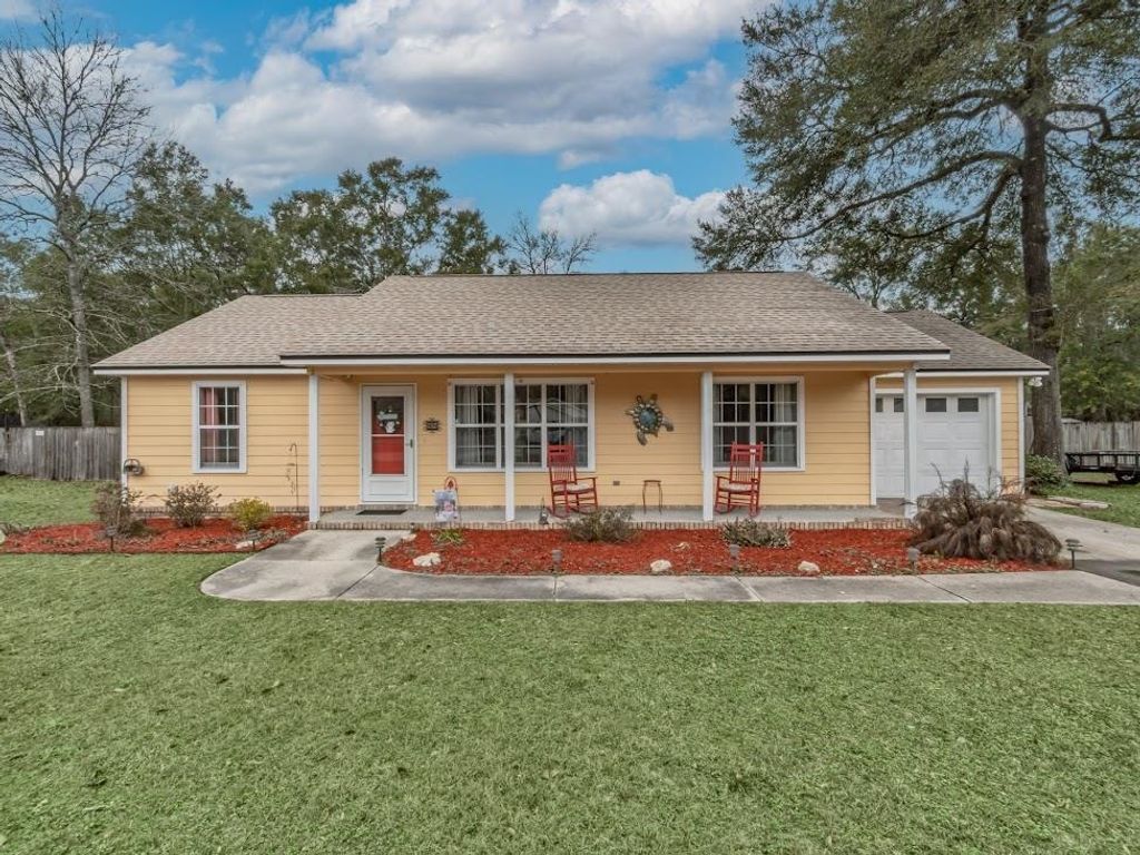 Photo of 88 Eagles Ridge Drive, Crawfordville, FL 32327 (MLS # 395423)