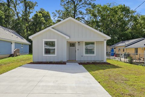 Photo of 2511 Saxon Street St, Tallahassee, FL 32310 (MLS # 402228)