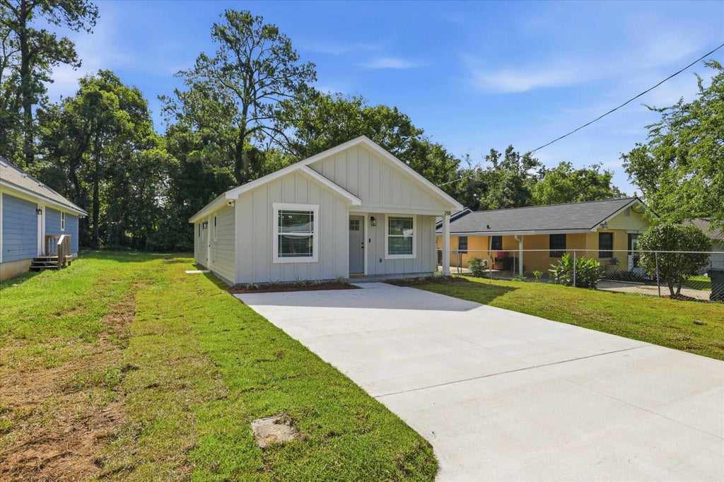 Photo of 2511 Saxon Street St, Tallahassee, FL 32310 (MLS # 402228)