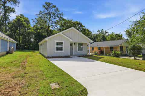 Tiny photo for 2511 Saxon Street St, Tallahassee, FL 32310 (MLS # 402228)