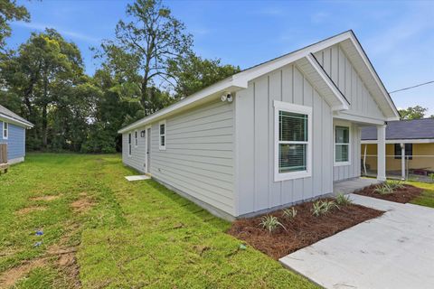 Tiny photo for 2511 Saxon Street St, Tallahassee, FL 32310 (MLS # 402228)