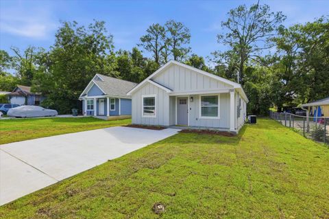 Tiny photo for 2511 Saxon Street St, Tallahassee, FL 32310 (MLS # 402228)