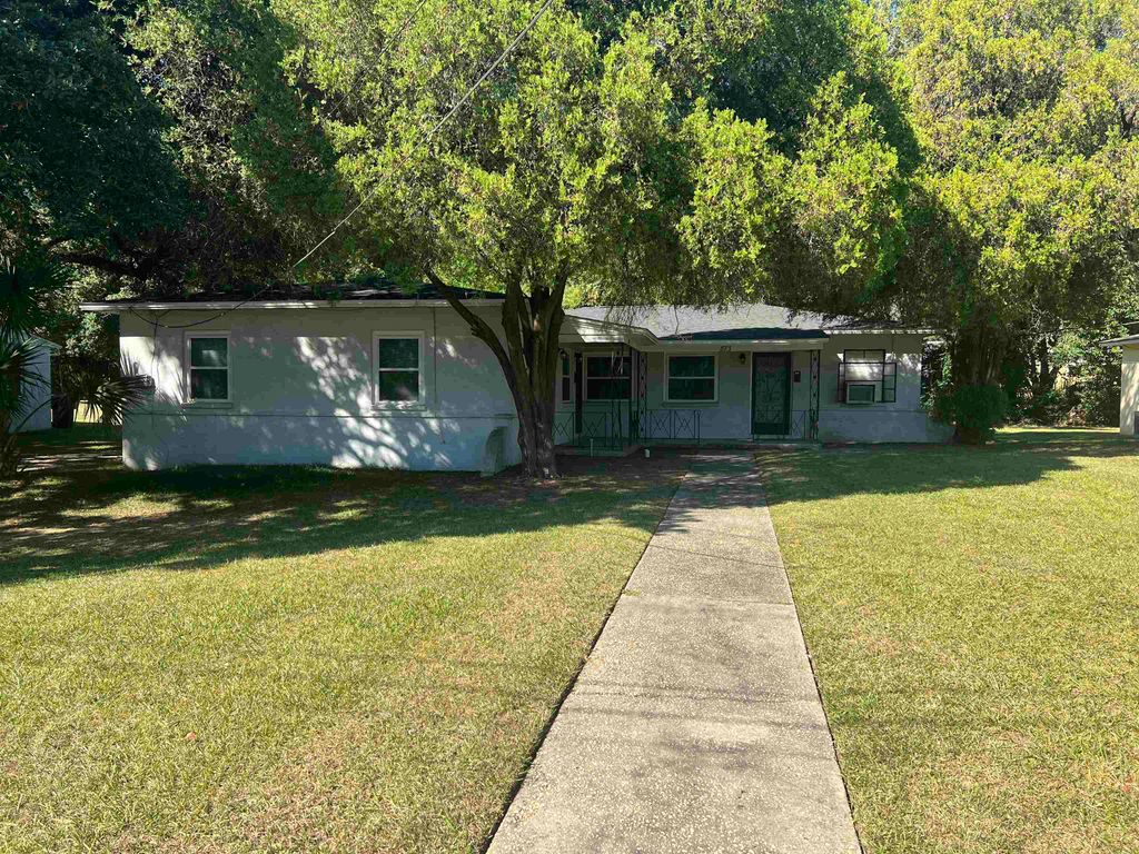 Photo of 873 Campus Circle #2, Tallahassee, FL 32304 (MLS # 399388)