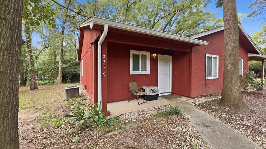 Photo of 2739 W Tharpe Street, Tallahassee, FL 32303 (MLS # 403112)
