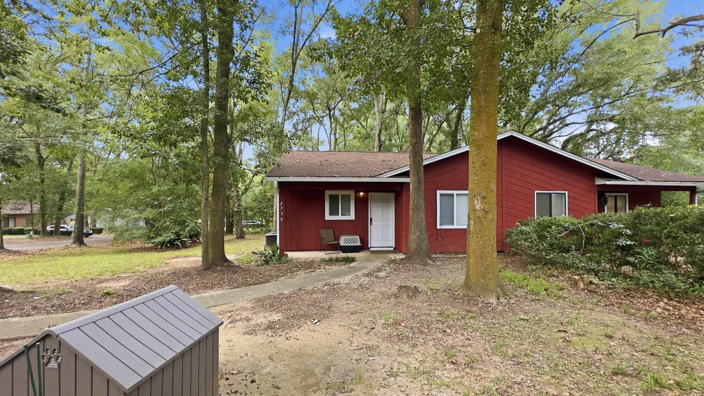 Photo of 2739 W Tharpe Street, Tallahassee, FL 32303 (MLS # 403112)