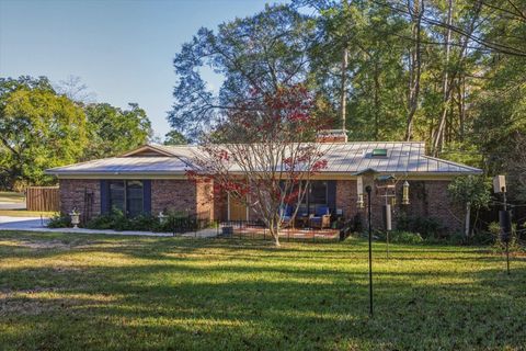 Photo of 3001 GODFREY Place, Tallahassee, FL 32309 (MLS # 394325)