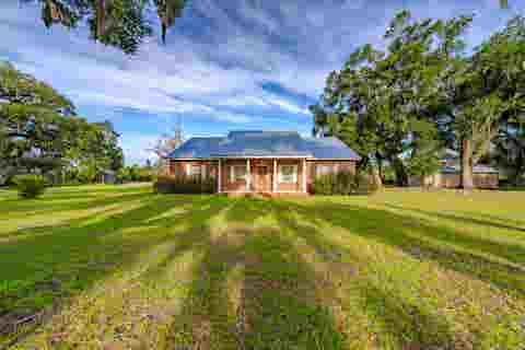 Tiny photo for 9072 S COUNTY ROAD 53, Madison, FL 32340 (MLS # 401814)