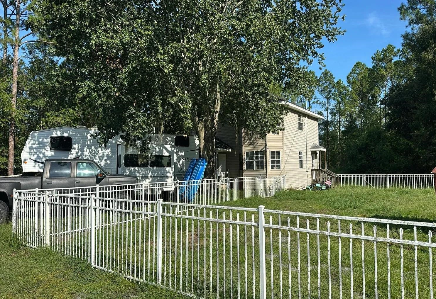 5519 Buzzie Lane