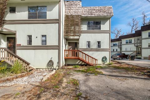 Photo of 1570 Three Lantern Lane, Tallahassee, FL 32301 (MLS # 396348)