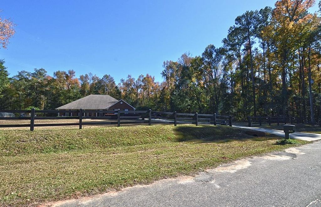 Photo of 404 Beaver Lake Road, Tallahassee, FL 32312 (MLS # 391242)