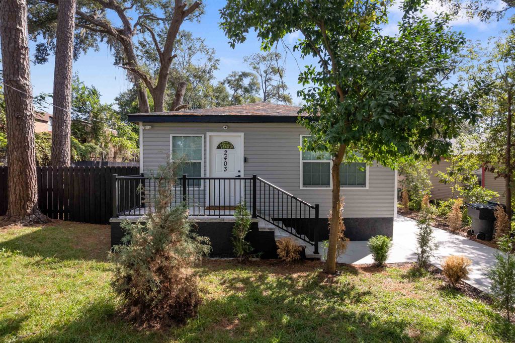 Photo of 2403 Country Club Drive, Tallahassee, FL 32301 (MLS # 392233)