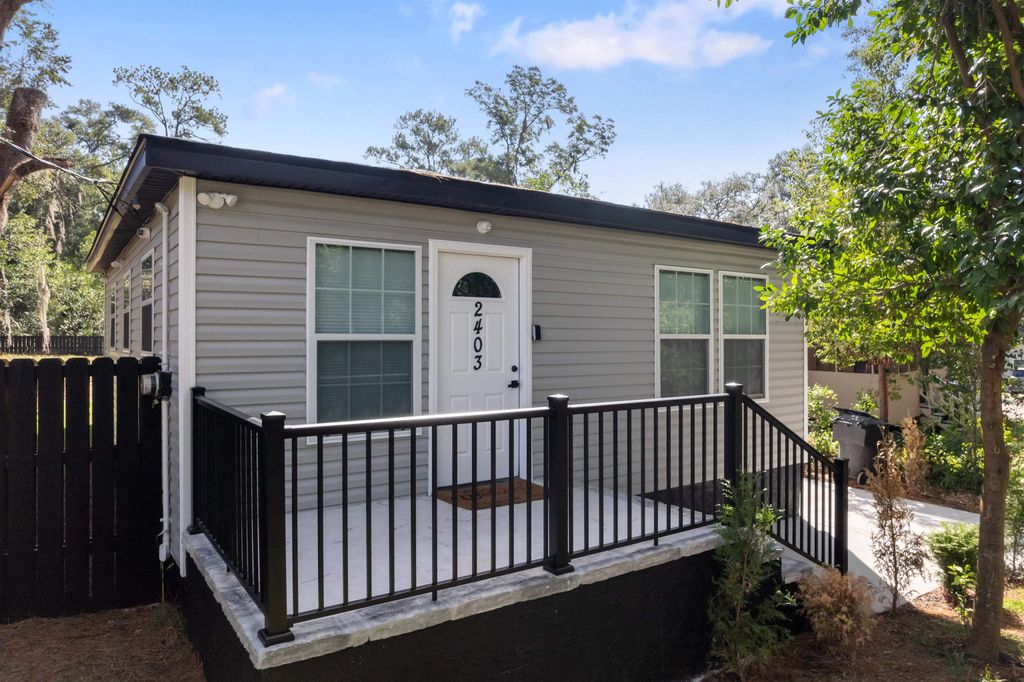 Photo of 2403 Country Club Drive, Tallahassee, FL 32301 (MLS # 392233)
