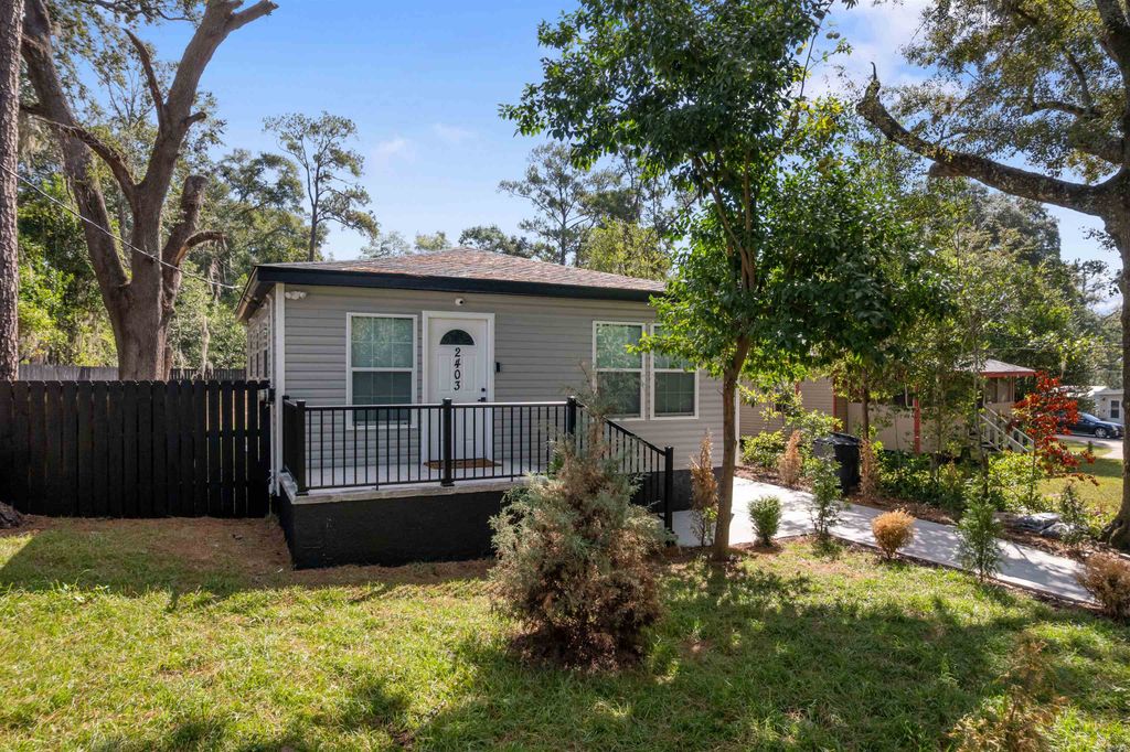 Photo of 2403 Country Club Drive, Tallahassee, FL 32301 (MLS # 392233)