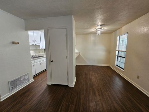 Tiny photo for 2004 Bradford Court #B, Tallahassee, FL 32303 (MLS # 401309)