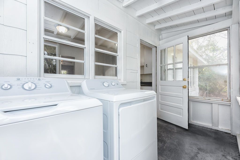 Photo of 2058 Thomasville Road #-, Tallahassee, FL 32308 (MLS # 388530)