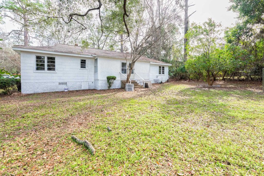 Photo of 2058 Thomasville Road #-, Tallahassee, FL 32308 (MLS # 388530)