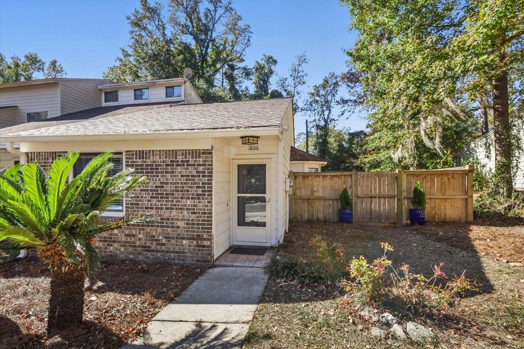 Photo of 1806 Falconcrest Street, Tallahassee, FL 32303 (MLS # 393211)