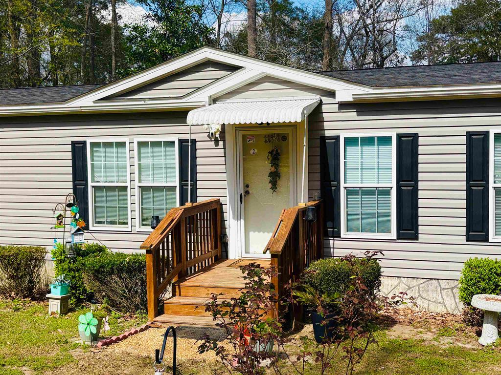 Photo of 37 OUR Street, Havana, FL 32333 (MLS # 396950)