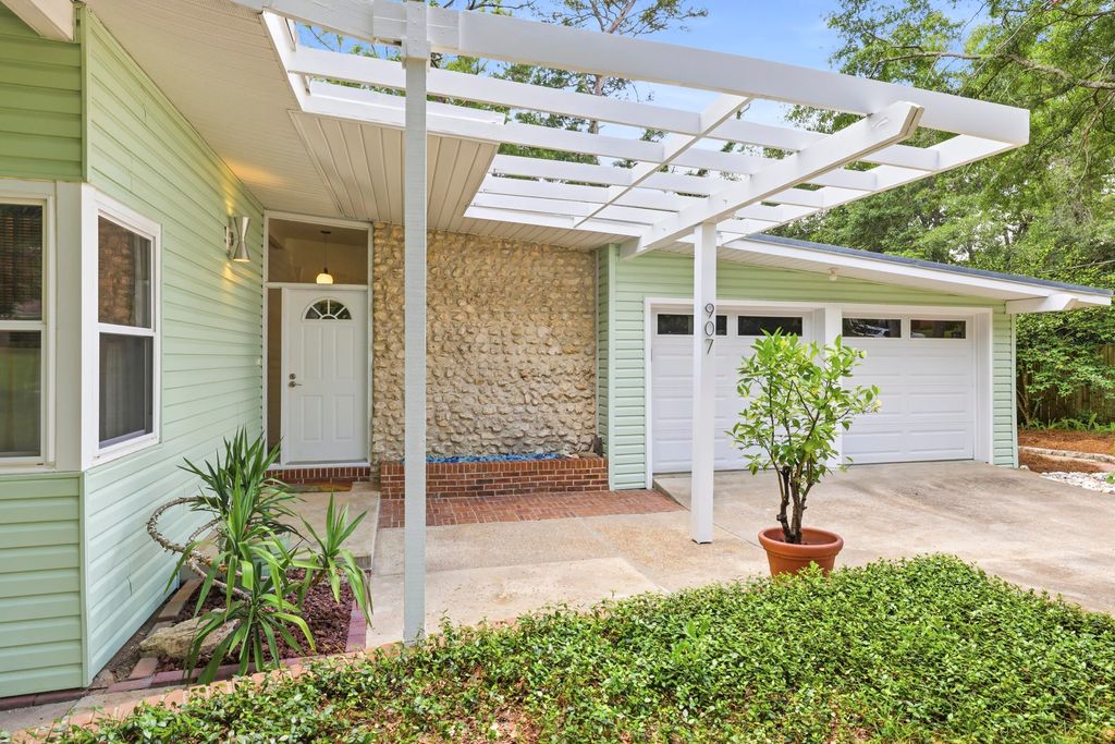 Photo of 907 Maplewood Avenue, Tallahassee, FL 32303 (MLS # 401158)