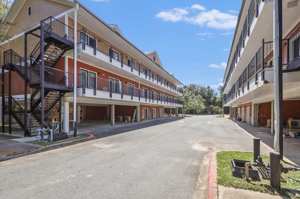 Photo of 401 Putnam Drive #1434, Tallahassee, FL 32301 (MLS # 394069)