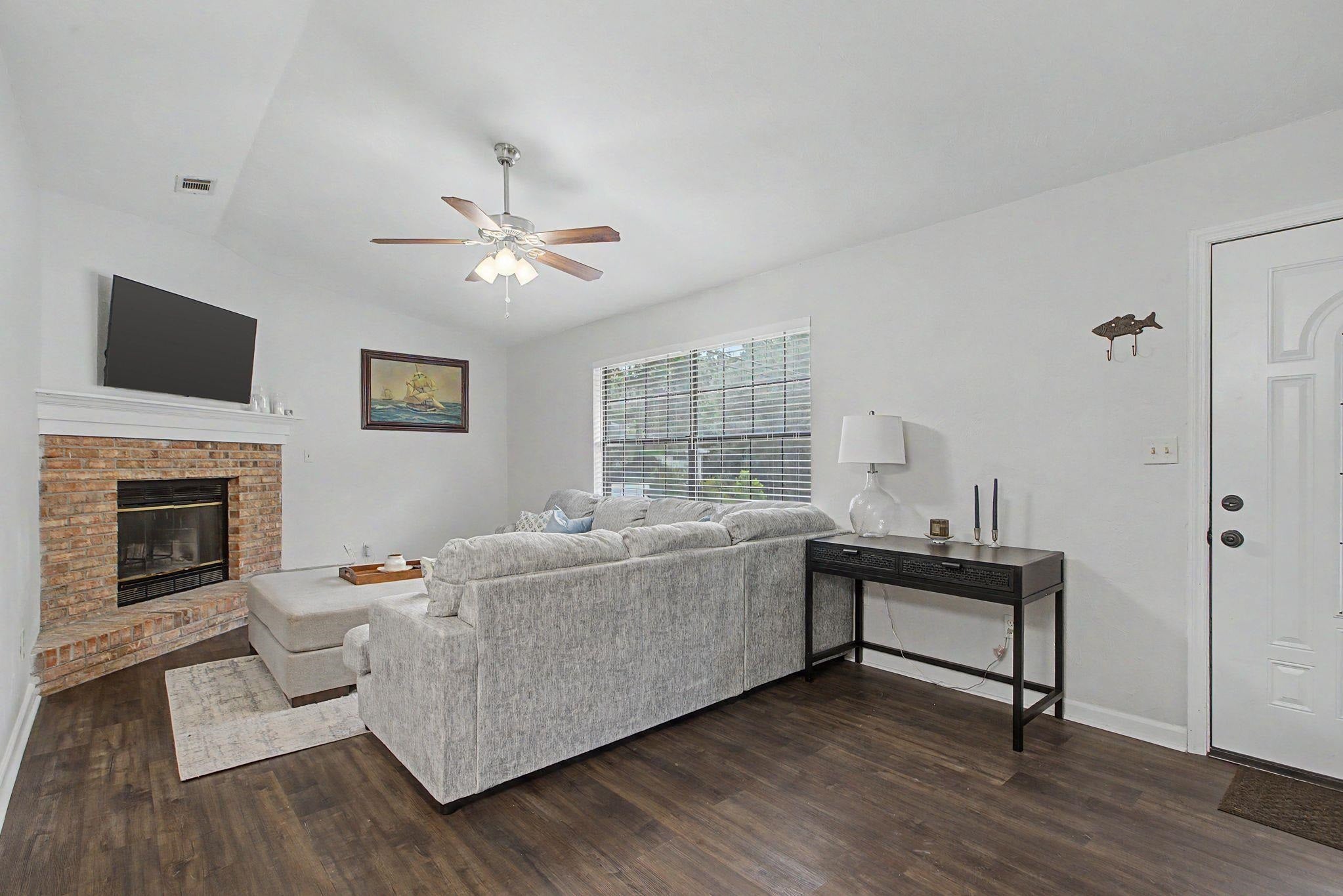 1553 Merry Oaks Court